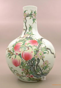 景德镇名家手绘青花瓷瓶《荷花荷韵》艺术鉴赏与市场价值