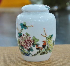 白泥素雅，瓷韵悠长 景德镇陶瓷罐的艺术与匠心